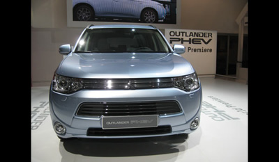 Mitsubishi Outlander PHEV Plug-in Hybrid SUV 2013 2